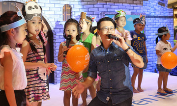 Ca sĩ Hoàng Bách thích hát karaoke trên Truyền hình FPT