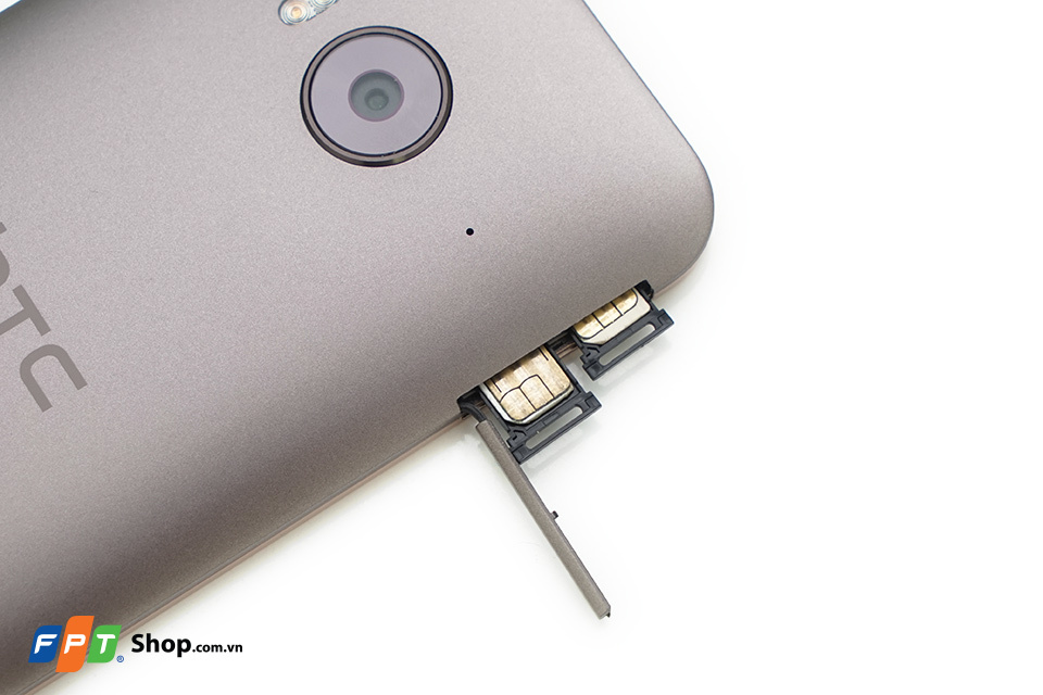 <p> Về thông số kĩ thuật, ngoài chip xử lý Helio X10 thì HTC One ME còn gây ấn tượng với camera sau có khả năng quay video 4K và một đèn flash Led kép, độ phân giải đạt 20 MP, mặt trước được bố trí camera 4 MP UltraPixel. Các thông số khác của máy bao gồm bộ nhớ RAM 3 GB, bộ nhớ trong 32 GB, hỗ trợ thẻ nhớ microSD và pin dung lượng 2.840 mAh.</p>