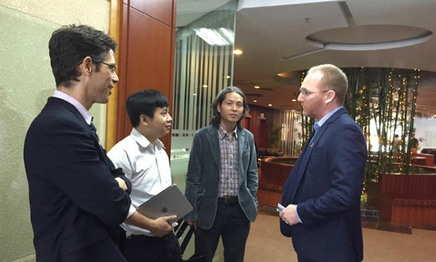 Các doanh nghiệp Israel chia sẻ với CTO Lê Hồng Việt trong khuôn khổ buổi gặp mặt.