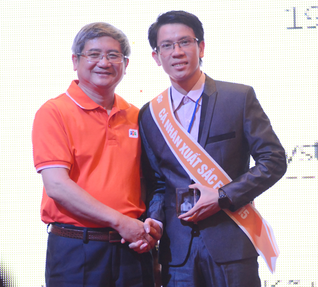 Sinh năm 1986 nhưng anh Lê Văn Hoàng Trung đã giữ vị trí Phó Giám đốc Trung tâm Kỹ thuật Công nghệ FPT IS ENT HCM từ 3 năm nay