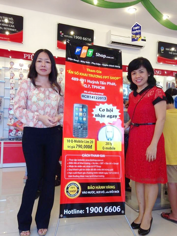 Chị Nguyễn Bạch Dương (bên trái) hiện là Trưởng phòng Phát triển địa điểm của FPT Shop. Ảnh: FB.