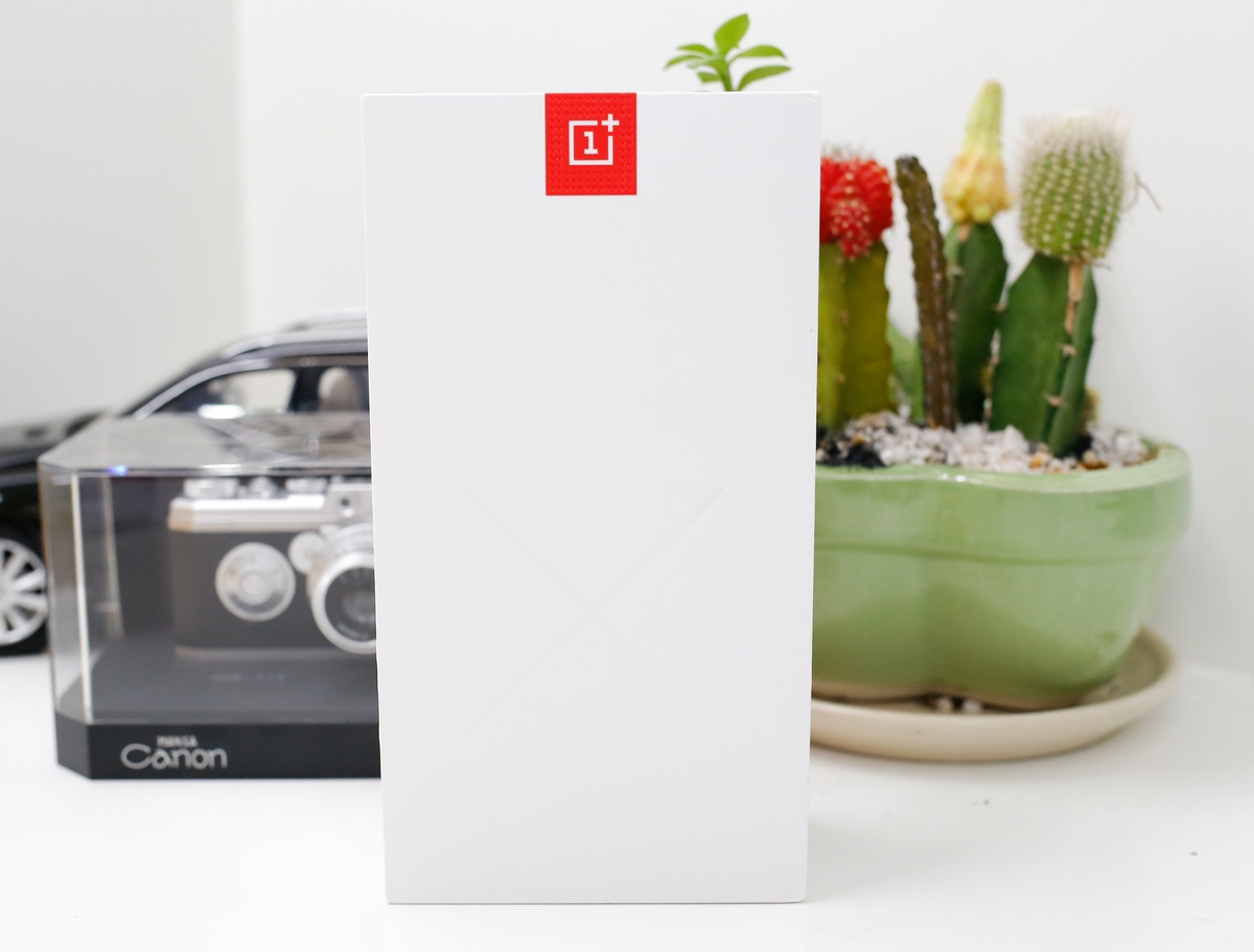 <p> Được giới thiệu lần đầu vào cuối năm 2015, OnePlus X thu hút được sự quan tâm của các tín đồ công nghệ bởi chiếc điện thoại này sở hữu ngôn ngữ thiết kế cao cấp, cấu hình ấn tượng nhưng lại chỉ có mức giá tầm trung. </p>