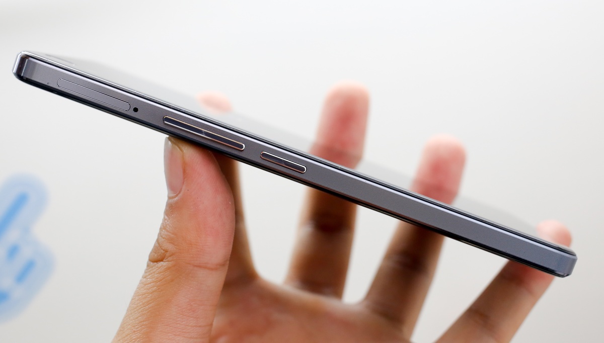 <p> OnePlus X được thiết kế nguyên khối với độ hoàn thiện cao các chi tiết, vỏ máy được gia công tinh tế, tỉ mỉ - điều hiếm thấy trong phân khúc giá dưới 5 triệu đồng. </p>