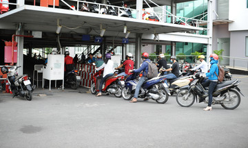 Tòa nhà Tân Thuận áp dụng quẹt thẻ khi gửi xe