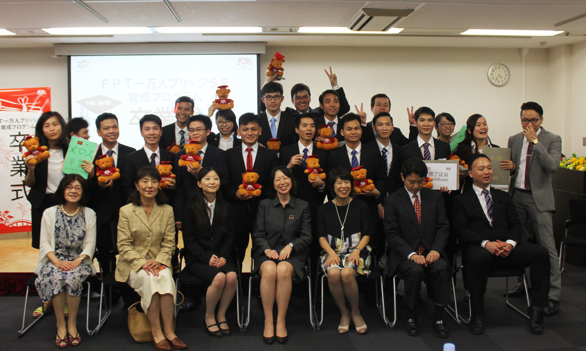 <p> 10.000 BrSE của FPT Sofware - đào tạo kỹ sư CNTT học tiếng Nhật tại Nhật - bắt đầu triển khai từ tháng 10/2014. Trong năm 2015, chương trình đã đào tạo được gần 1.000 học viên tại Việt Nam và Nhật Bản. Trong đó, số học viên đào tạo tại Nhật Bản hiện tại là gần 500 học viên.</p> <p> Năm 2016, Chương trình dự kiến sẽ tiếp tục đưa 4 khóa học viên sang Nhật Bản đào tạo (nhập học tháng 1, tháng 4, tháng 7 và tháng 10 năm 2016). Tại Việt Nam, Chương trình cũng sẽ tiếp tục đẩy mạnh đào tạo Kỹ sư Cầu nối tiếng Nhật theo các chương trình đào tạo liên kết với một số trường đại học. </p>