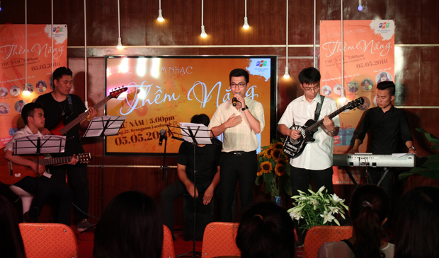 Sau đêm nhạc "Thềm nắng" ở Hà Nội, người FPT IS HCM sẽ lần đầu tiên được thưởng thức các ca sĩ "cây nhà lá vườn" thể hiện trong "Những yêu thương nào".