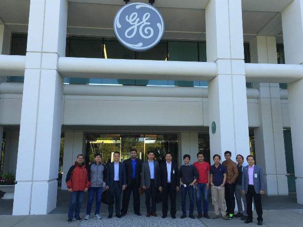 Cụ chụp với Predix team và lãnh đạo FUSA tại trụ sở của GE Digital