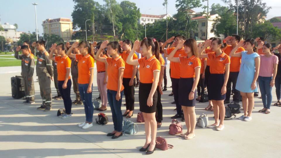 <p> Hoạt động chào cờ đầu tháng tại quảng trường Nguyễn Tất Thành với sự tham gia của gần 50 CBNV ở các bộ phận, phòng ban trong chi nhánh nhằm làm tươi mới tinh thần, khởi động cho một tháng mới nhiều thành công.</p>