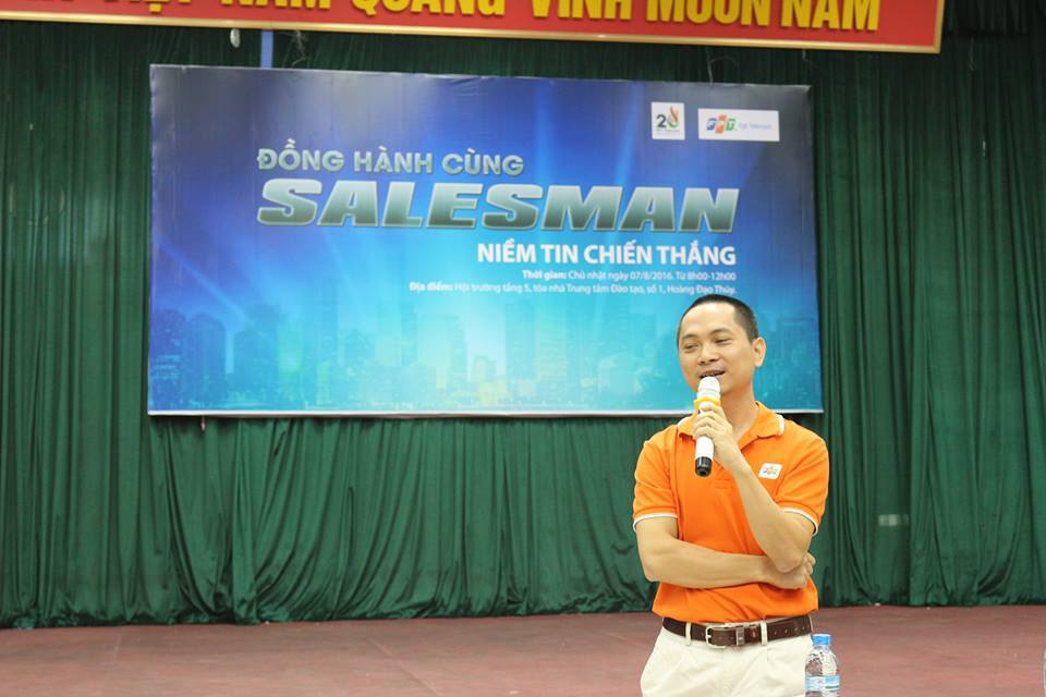 <p> Trò chuyện với salesman trong chương trình, anh Hoàng Trung Kiên đánh giá cao những kết quả mà Vùng 1 đã đạt được trong thời gian qua. Anh cũng đem đến cho CBNV câu chuyện ý nghĩa để vươn tới thành công của vận động viên Hoàng Xuân Vinh và niềm tự hào về sản phẩm "Made in Vietnam" mang tên FPT TV 2016. "Tôi hy vọng đó sẽ là động lực để các bạn cố gắng rèn luyện bản thân, nâng cao năng lực, đóng góp vào doanh số chung toàn vùng. Với sự đoàn kết và sức trẻ của 500 anh em salesman, tôi mong Vùng 1 sẽ luôn là “học sinh giỏi” và có những bứt phá ngoạn mục trong 7 vùng kinh doanh của FPT Telecom”, anh nhắn nhủ. </p>