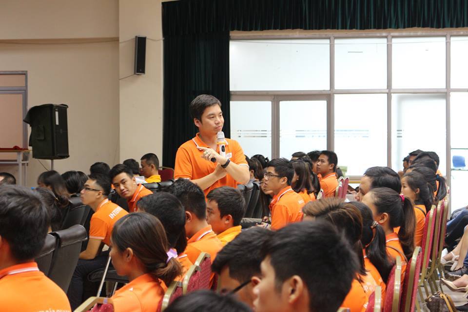 <p> Theo anh Nguyễn Anh Đức - GĐ Vùng 1, sau chương trình đầu tiên với chủ đề "Vượt lên dẫn đầu" năm 2014, sau 2 năm cố gắng, Vùng 1 đã giành được những kết quả top đầu trong 7 vùng kinh doanh của FPT Telecom.</p> <p> Thời gian tới sẽ nhiều khó khăn thách thức hơn nên anh kỳ vọng mỗi salesman sẽ hiểu rõ được công việc của các bộ phận hỗ trợ kinh doanh, từ đó tự tin mang trong mình "niềm tin chiến thắng" để cùng cán đích kế hoạch 2016.</p>