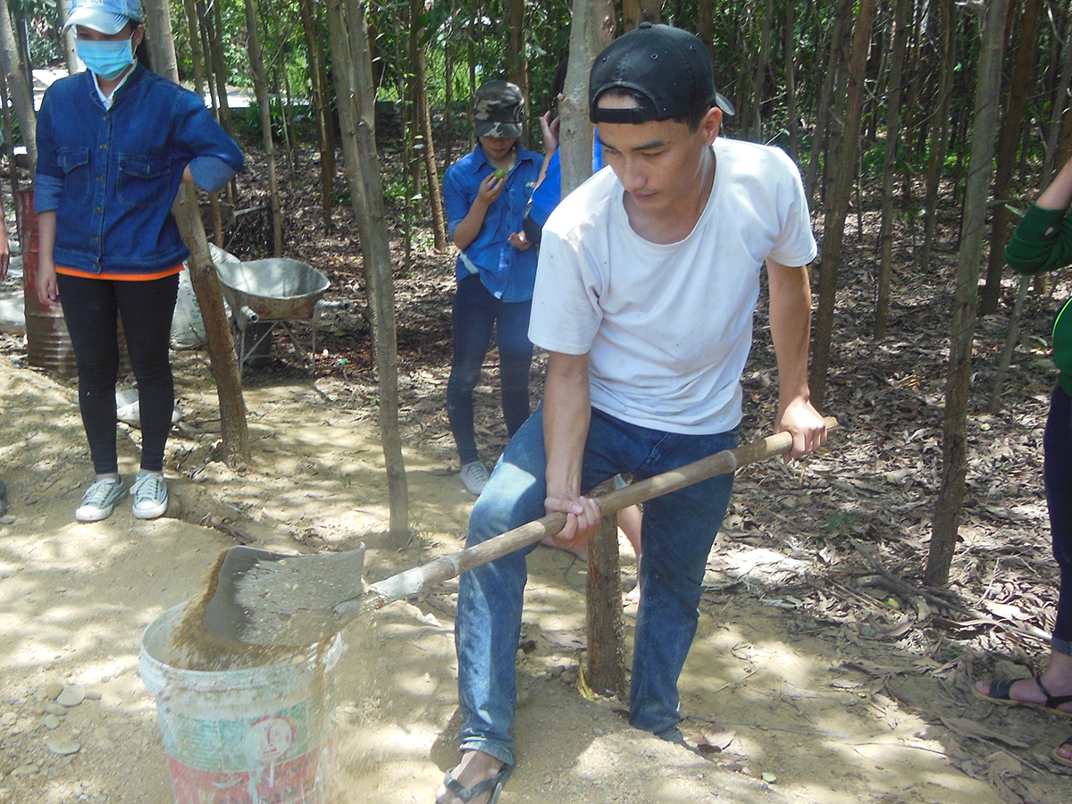 <p class="Normal" style="text-align:justify;"> Mục đích chiến dịch là tập trung tại địa bàn khó khăn trong thời gian dài để có thể thực hiện được những công trình, phần việc mang lại hiệu quả thiết thực cho người dân địa phương. Những năm qua, nhà trường đã triển khai nhiều hoạt động tình nguyện mùa hè tại các địa bàn xã miền núi nhằm giúp đỡ, động viên người dân giải quyết những vấn đề khó khăn.</p>