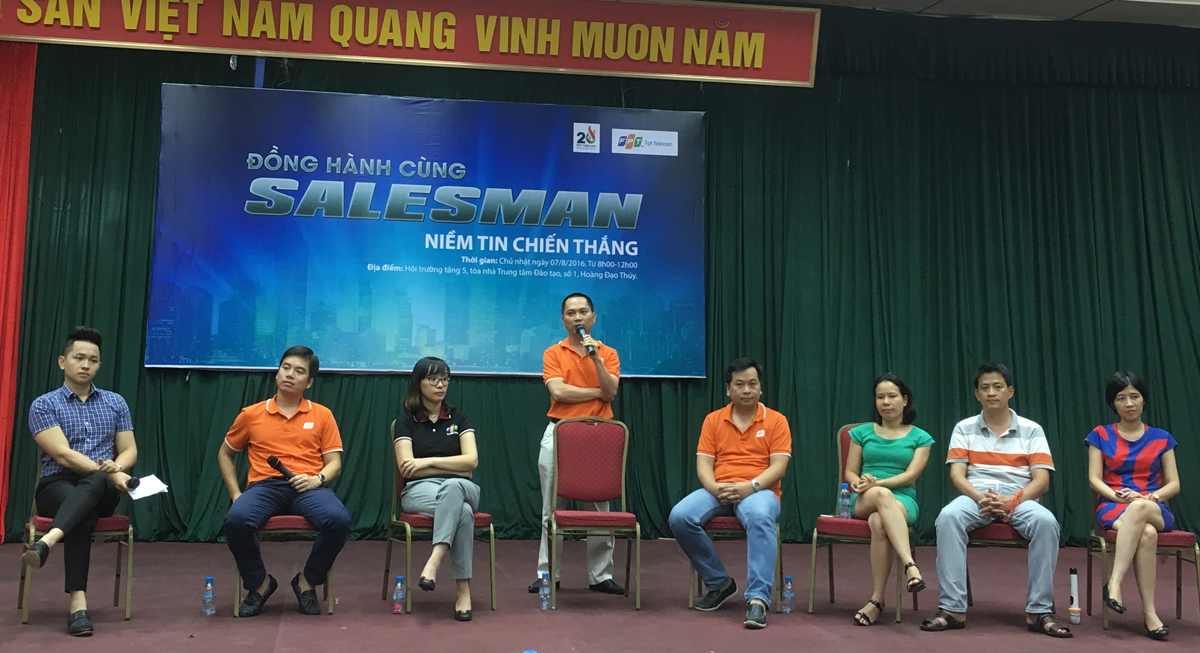 <p> Sau chương trình, anh HoàngTrung Kiên cũng lưu ý các salesman với sức trẻ và nhiệt huyết, hãy tập trung để khai thác cơ hội, học hỏi kinh nghiệm từ người đi trước, mạnh dạn hỏi nếu không biết, cố gắng cụ thể, rõ ràng, mạch lạc các vấn đề để có được câu trả lời thỏa đáng nhất phục vụ cho công việc của mình. </p>