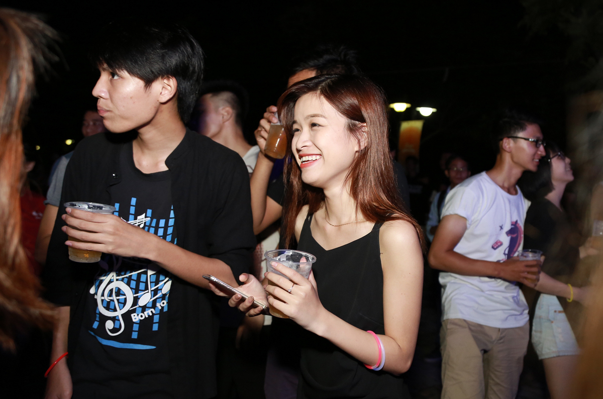 <p> Thí sinh từng thi Miss FU 2015 Đậu Thị Vân Anh nhập cuộc đêm nhạc DJ trong khuôn khổ Hội thao 10 năm ĐH FPT.</p>