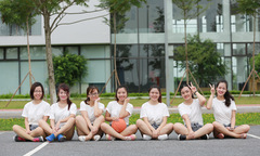 Người đẹp Khối Giáo dục khỏe khoắn trong trang phục thể thao