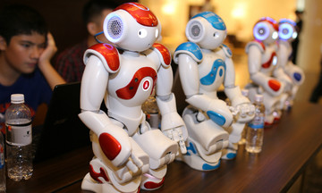 FPT Software bắt tay Softbank đưa robot vào giáo dục