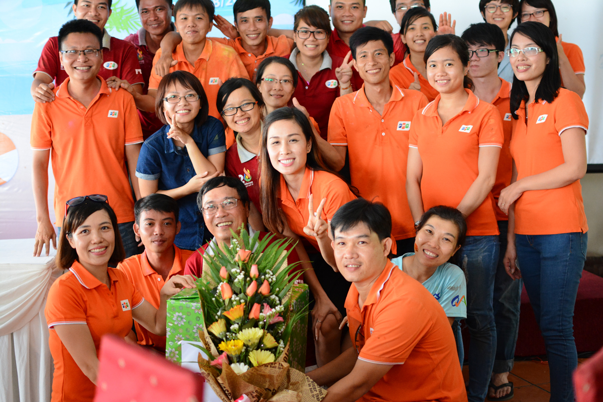 <p> Hoàn thành các phần thi trong chương trình teamuilding, đội Kanguru xuất sắc giành giải Nhất chung cuộc. </p> <p> QA'Day là ngày hội truyền thống được tổ chức nhân dịp kỷ niệm ngày thành lập Ban Đảm bảo Chất lượng FPT (9/9/1999). Đây cũng là lần thứ 3 QA'Day được tổ chức nhằm tạo sân chơi giao lưu, hiểu biết lẫn nhau cho các CBNV FQA. </p>