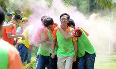 Khoảnh khắc 'cười ra nước mắt' của người FQA