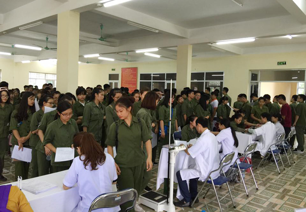 Ở cơ sở Hòa Lạc, gần 1.000 tân binh ĐH FPT bắt đầu tháng ren luyện tập trung tại Trung tâm Giáo dục Quốc phòng 2 (Xuân Hòa, Vĩnh Phúc).