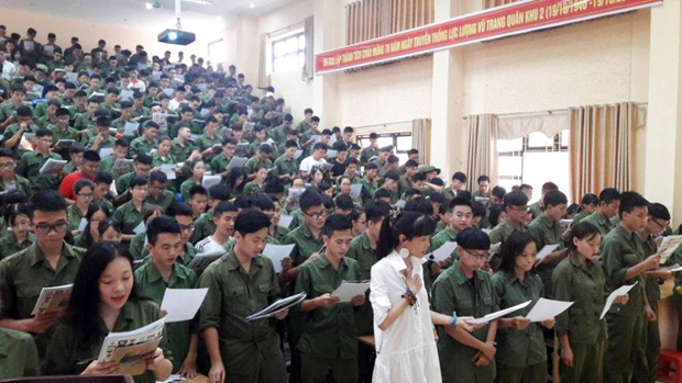 buổi học chuyên đề “Kỹ năng học tập đại học” của TS. Nguyễn Hồng Phương (Trưởng Ban đào tạo ĐH FPT) đứng lớp.