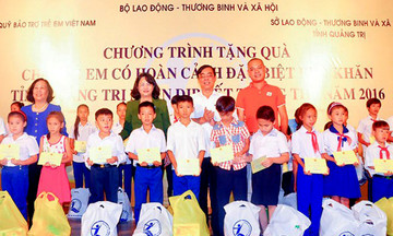 100 suất học bổng đến trẻ em chất độc màu da cam Quảng Trị