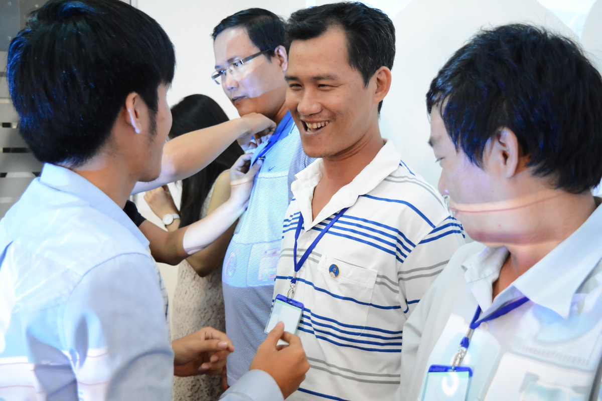 <p> Như các xDay định kỳ khác, đợt này, FUNiX tiến hành nghi thức khai giảng và gắn huy hiệu cho 41 tân sinh viên gia nhập đại học trực tuyến đầu tiên tại Việt Nam. Tại TP HCM có 10 sinh viên mới theo học FUNiX.</p>