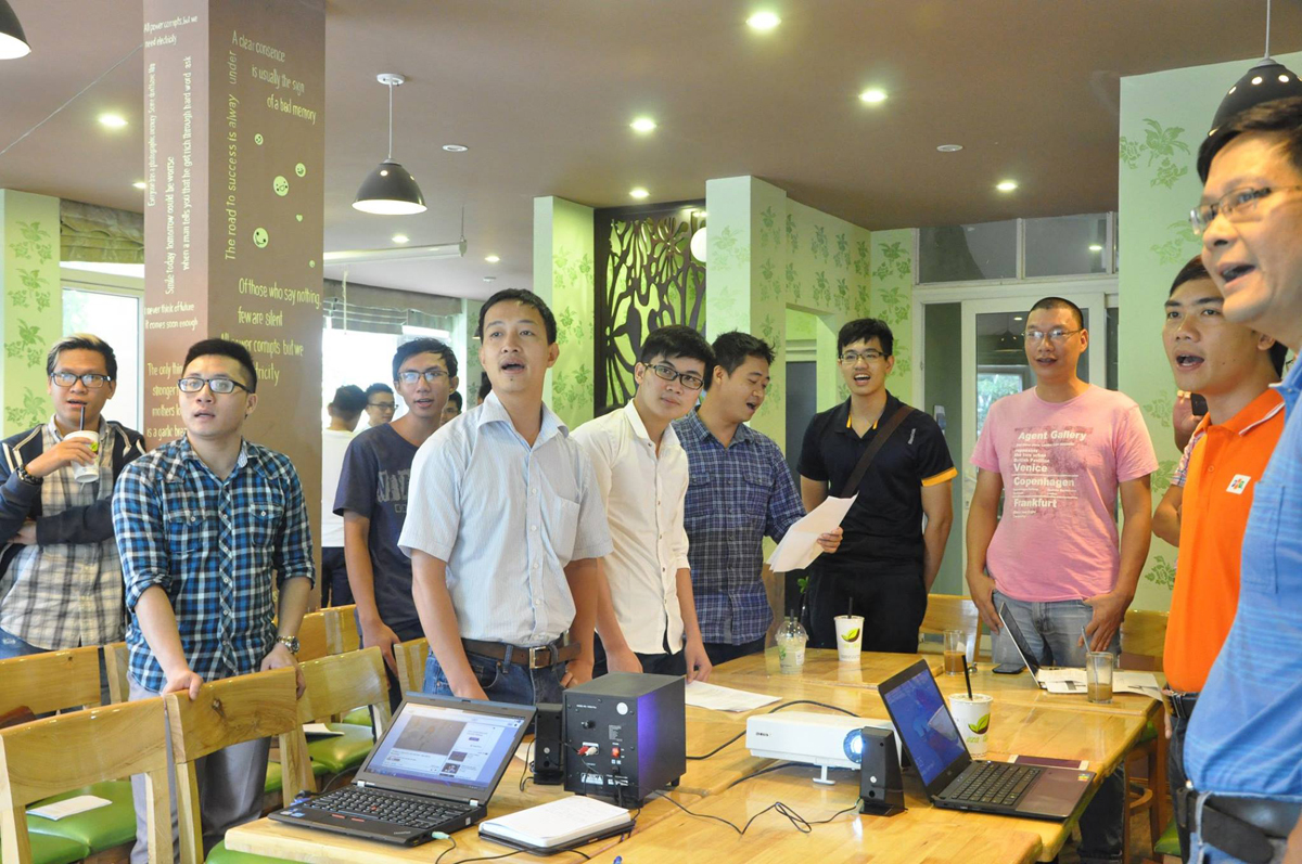<p> Buổi sáng cùng ngày, xDay cũng đồng thời diễn ra tại Hà Nội và Đà Nẵng với các hoạt động khai giảng, tuyên dương khen thưởng và xTalk với chủ đề về IoT.<br /><br />  </p>