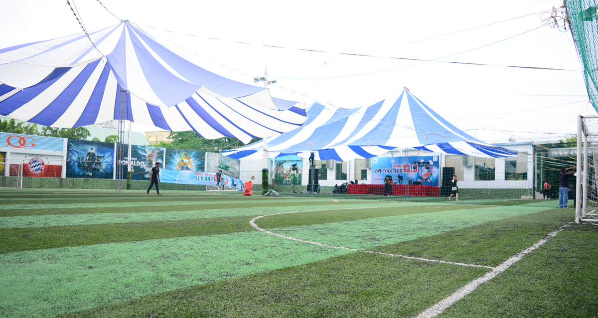 <p> Năm nay, Lễ hội 13/9 khu vực miền Tây diễn ra tại sân bóng đá Johnny, quận Ninh Kiều, TP Cần Thơ. Hai sân bóng đá mini được trưng dụng để tổ chức hội thao và tiệc gala.</p>
