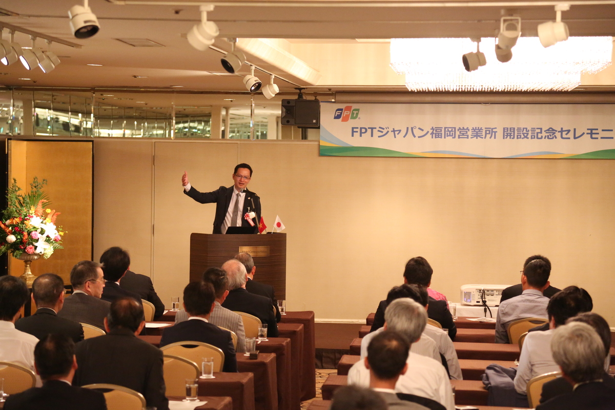 <p class="Normal"> Chiếm 50% doanh số của FPT Software, Nhật Bản đã và sẽ tiếp tục là thị trường chủ chốt của FPT Software. Tại đất nước này, FPT đang triển khai chương trình 10.000 kỹ sư cầu nối trong giai đoạn 2015-2020 để bổ sung nguồn lực chất lượng cao, sẵn sàng đảm nhận những công việc quy mô lớn. </p>
