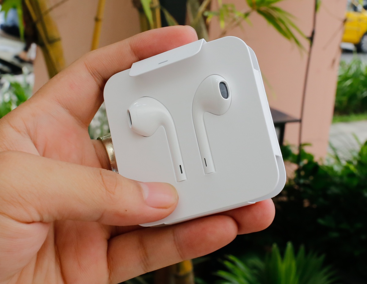 <p> Tai nghe mới của Apple được đóng gói trong hộp giấy thay vì hộp nhựa như trước đây.</p>