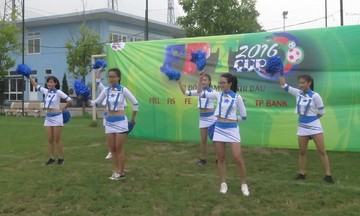 Dàn cheer girl nóng bỏng gây 'náo loạn' FPT Cup 2016