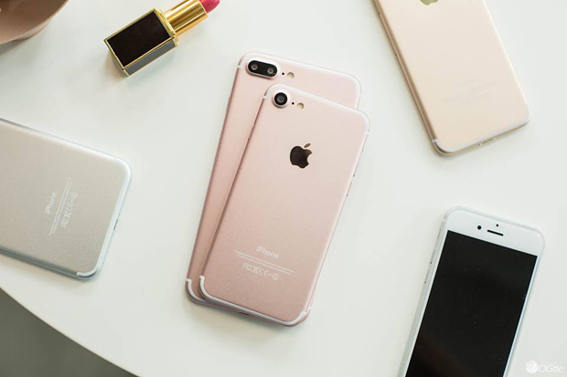 Dự kiến, bộ đôi iPhone 7 và 7 Plus chính hãng sẽ được FPT Trading phân phối tại thị trường Việt Nam từ ngày 15/10 tới với mức giá từ 18,99 triệu đồng.