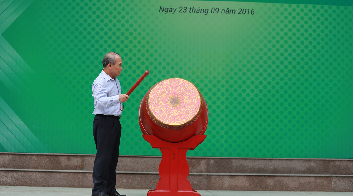 <p class="Normal"> Thứ trưởng Nguyễn Vinh Hiển cũng gióng hồi trống báo hiệu một mùa ViOlympic mới bắt đầu.</p>