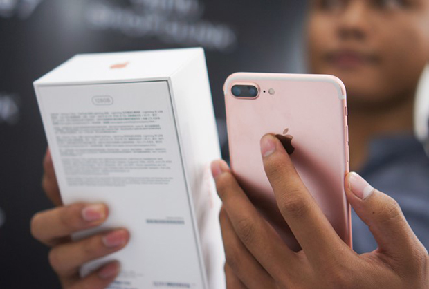 Hiện iPhone 7 xách tay ở Việt Nam đã giảm gần 10 triệu đồng so với đợt cao điểm, về mức 17 triệu đồng.