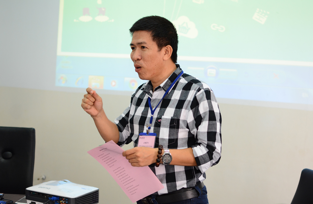 <p> Nhân chuyến công tác vào TP HCM, mentor Nguyễn Duy Nghiêm (FPT Software Đà Nẵng) dành thời gian nói chuyện với sinh viên, chia sẻ bí quyết học online và đọc bản tuyên thệ dành cho mentor. </p>
