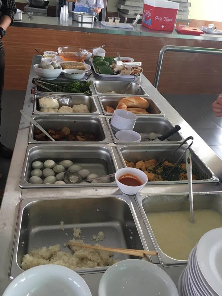 <p> Thực đơn bữa sáng buffet của nhà hàng Phương Nam được đánh giá là đa dạng và nhiều món hợp lý, dễ ăn.</p>