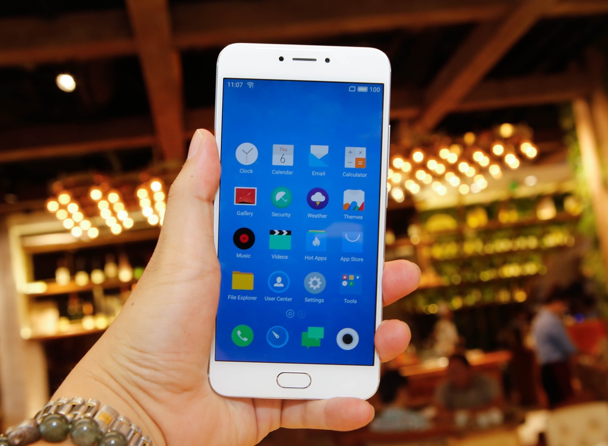 <p> Chiều ngày 6/10, Meizu đã chính thức ra mắt tại thị trường Việt Nam mẫu smartphone sành điệu mới nhất của hãng - Meizu MX6 - với thiết kế trẻ trung, sang trọng và cấu hình mạnh mẽ. <br /><span style="color:rgb(51,51,51);">Cũng nhân dịp này, Meizu đã công bố FPT Shop trở thành là đơn vị bán độc quyền sản phẩm smartphone Meizu MX6 tại thị trường Việt Nam. </span></p>