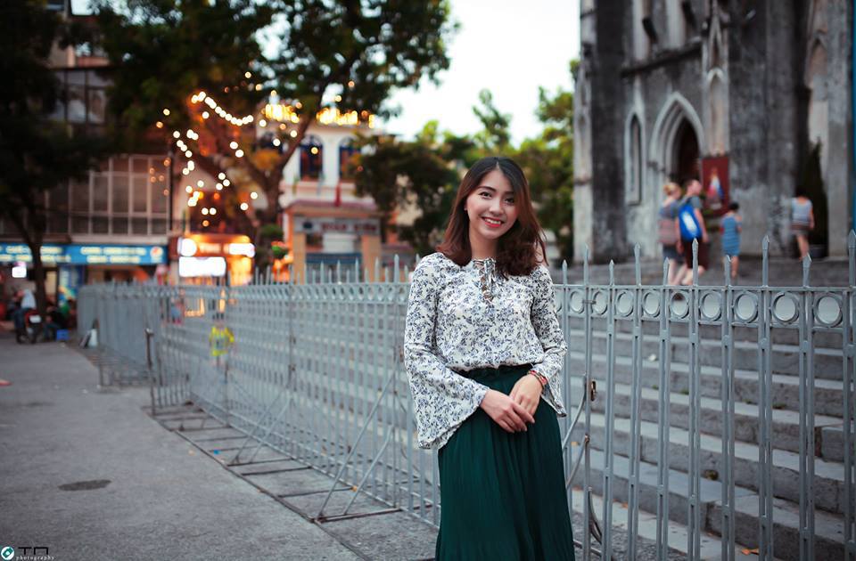 <p class="Normal"> Đây cũng là dịp để Luyến ghi lại cảm xúc của mình trong những ngày thu đáng nhớ. “ Mình thích mùa thu không chỉ bởi bản thân được sinh ra vào một ngày trời se lạnh mà còn hởi hương hoa sữa nồng nàn của Hà Nội mỗi tiết thu sang, tất cả đều dịu êm và da diết”, Luyến chia sẻ.</p>