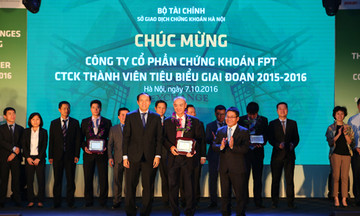 FPTS được HNX vinh danh Công ty Chứng khoán tiêu biểu