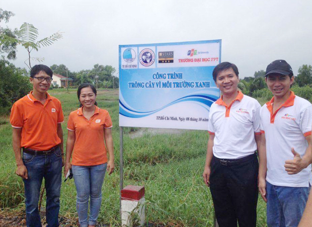 Nhằm hưởng ứng kỷ niệm 60 năm Ngày truyền thống Hội Liên Hiệp Thanh niên Việt Nam, Khối Giáo dục FPT tại TP HCM đã phối hợp cùng Quỹ Người FPT Vì cộng đồng tổ chức ngày hội trồng cây, tạo thêm mảng xanh cho địa phương cũng như nâng cao ý thức bảo vệ môi trường.
