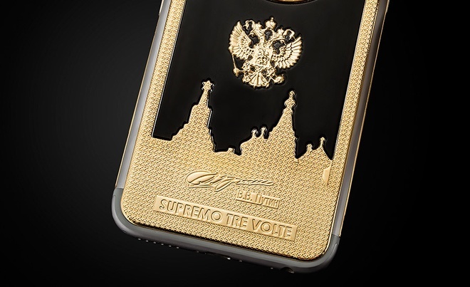 <p class="Normal" style="text-align:justify;"> Caviar là công ty trang sức Italy, nhưng thuộc sở hữu của một doanh nghiệp Nga và có trụ sở tại Nga. Tuy nhiên, cả nhà thiết kế và thợ trang sức đều là người Italy. Trong dịp kỷ niệm 64 năm ngày sinh Putin, hãng đã tung ra bộ sưu tập iPhone 7 "Supremo Putin" với các phiên bản Damascus Gold, Damascus White Gold, Tre Volte, Diamante và Gold Black Edition. Tất cả đều được chế tác hoàn toàn thủ công.</p> <p class="Normal" style="text-align:justify;"> Diamante là phiên bản đắt nhất trong bộ sưu tập, với giá bán lên tới 247.000 rup, tương đương 4.000 USD.</p>