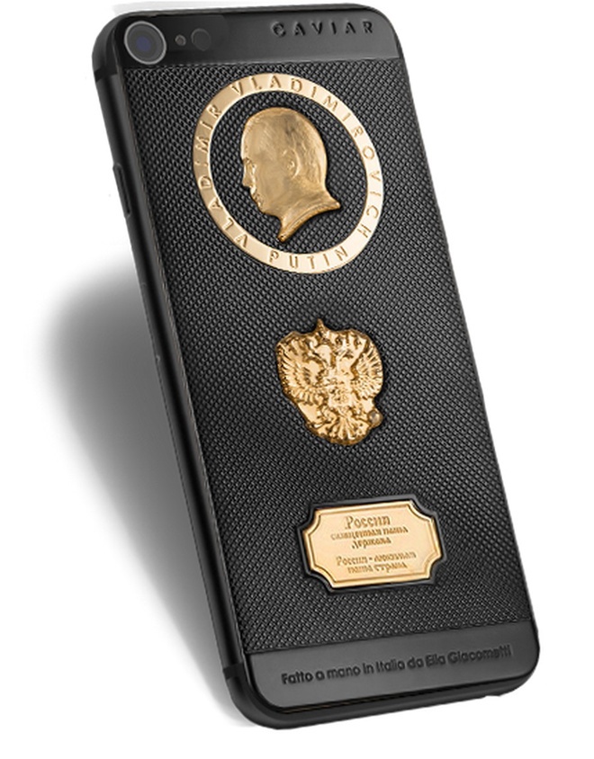 <p class="Normal" style="text-align:justify;"> Phiên bản có giá thấp nhất - Gold Black Edition - được làm từ chất liệu Titan được phủ đen ở phần lớn diện tích. Riêng phần chân dung Putin, Quốc huy của Nga, dòng khẩu hiệu với nội dung yêu nước được làm bằng vàng. Máy bán ra với giá 189.000 rup (3.033 USD).</p>