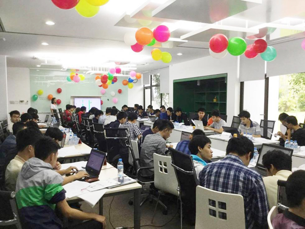 Vòng thi tại cơ sở ĐH FPT Hoà Lạc, Hà Nội, với sự góp mặt của 21 đội thi đến từ 7 trường đại học thuộc khu vực Hà Nội đã tạo nên cuộc tranh đua hết sức gay cấn.