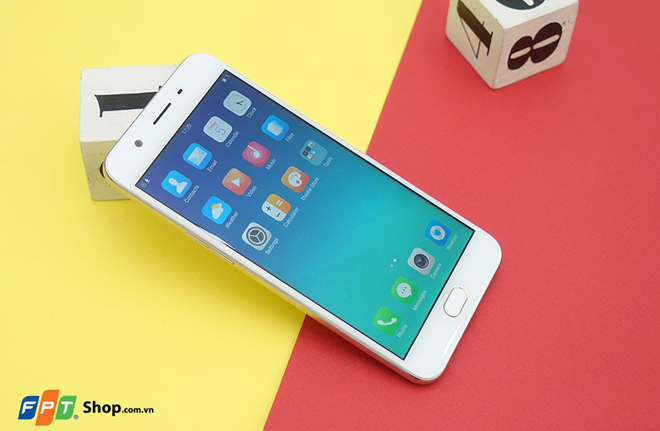 <p> Theo sát phía sau Galaxy J7 Prime là Oppo F1s. Kể từ thời điểm ra mắt thị trường Việt Nam hồi đầu tháng 8 vừa qua, Oppo F1s luôn góp mặt trong Top smartphone bán chạy nhất FPT Shop. </p> <p> Mức giá của Oppo F1s là 5,99 triệu đồng.</p>