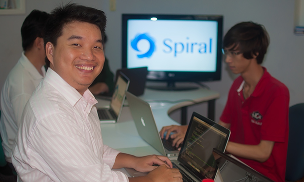 Anh Võ Duy Tuấn hiện đang giữ vị trí CEO, người sáng lập của Teamcrop - mạng xã hội nội bộ doanh nghiệp và Spiral - giải pháp dành cho doanh nghiệp thương mại điện tử.