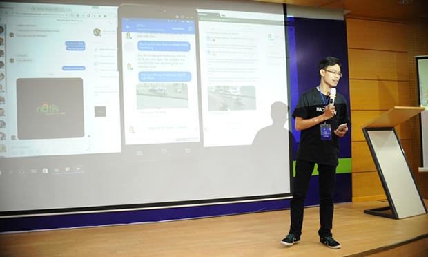 Nguyễn Đức Minh Quân là diễn giả quen thuộc tại các hội thảo lớn như FPT Techday, Saigon Docker Day, Vietnam Web Summit, Seminar TopDev … Trong ảnh, anh Quân đang thuyết trình cho ý tưởng của đội mình trong cuộc thi FPT Hackathon 2016. Ảnh: Nguyên Văn.