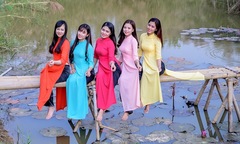 Bộ 5 'thủy thủ mặt trăng' duyên dáng của FPT Trading