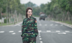 Á hậu Thụy Vân vẫn đến lớp dịp kỷ niệm 6 năm ngày cưới