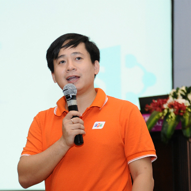 anh Lê Hồng Việt, CTO của tập đoàn FPT sẽ đồng hành với chúng ta trong sự kiện này! Được bổ nhiệm vào vị trí CTO của FPT vào cuối năm 2015, anh Lê Hồng Việt đang ưu tiên vào việc xây dựng cộng đồng công nghệ Việt Nam trong đó có cộng đồng về IoT. Với những hỗ trợ trực tiếp bằng việc xây dựng phòng Lab IoT, trang bị đầy đủ các thiết bị, FPT đảm bảo các chuyên gia công nghệ được đáp ứng các điều kiện cần để phát huy sự sáng tạo, năng lực nghiên cứu các giải pháp về IoT. Hãy cùng đến nghe vị tân CTO của FPT này chia sẻ về xu hướng công nghệ IoT hiện nay cũng như những chia sẻ về việc xây dựng cộng đồng IoT hiện tại.