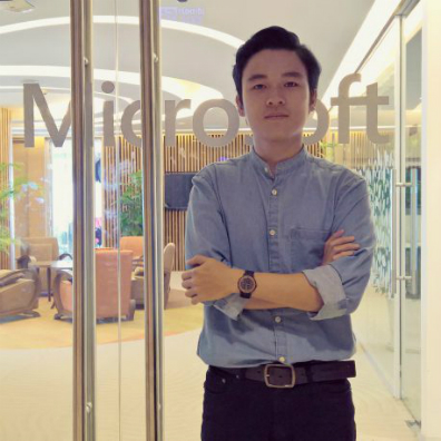 Giang hiện nay là một kiến trúc sư giải pháp & Quản lý dự án của FPT Software. Ông đã có hơn 6 năm kinh nghiệm trải qua ngành công nghiệp công nghệ thông tin và dịch vụ, Giang đã tham gia vào số lượng con nuôi kỹ thuật số di động thành công cho các tổ chức trung cấp và lớn, bao gồm cả các cơ quan chính phủ, trong đó trách nhiệm của ông bao gồm việc truyền giảng kỹ thuật, trước khi bán hàng hoạt động, bằng chứng của khái niệm tư vấn, hỗ trợ kỹ thuật cho các kiến trúc sư toàn bộ giải pháp.