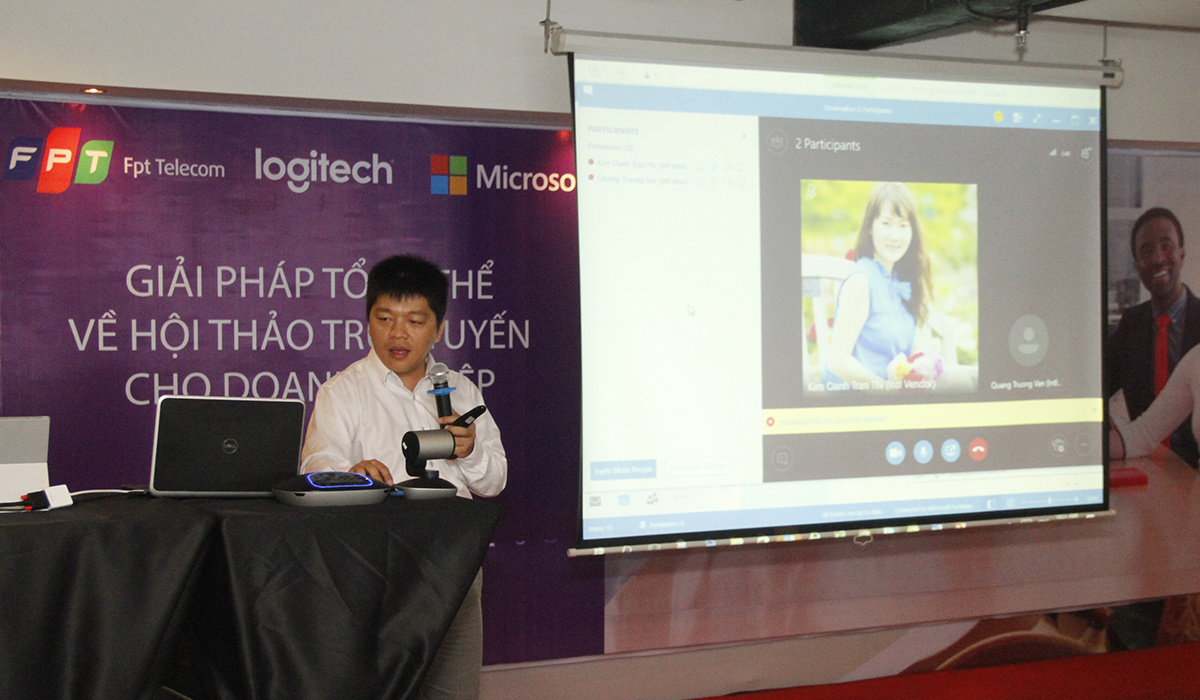 <p class="Normal" style="text-align:justify;"> Anh Quang còn cho khách mời trải nghiệm những sản phẩm hội thảo trực tuyến tiện ích nhất hiện nay. Hiện FTI đã chính thức ký kết và trở thành đối tác chiến lược cho dòng sản phẩm Logitech Video Conference tại Việt Nam. Với bộ sản phẩm chủ chốt là Logitech Group đồng thời cung ứng giải pháp và dịch vụ điện toán đám mây với Microsoft thông qua việc đạt chứng chỉ Đối tác Vàng của đơn vị này.</p>